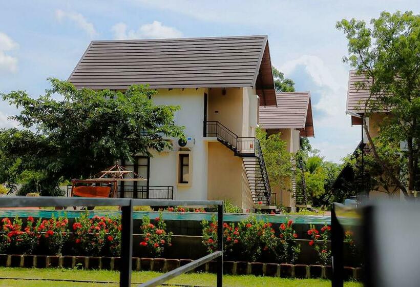 Отель Lolu Village Resort