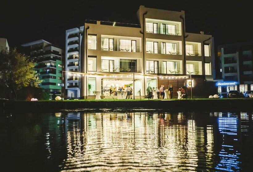 هتل Poeme Mamaia Retreat