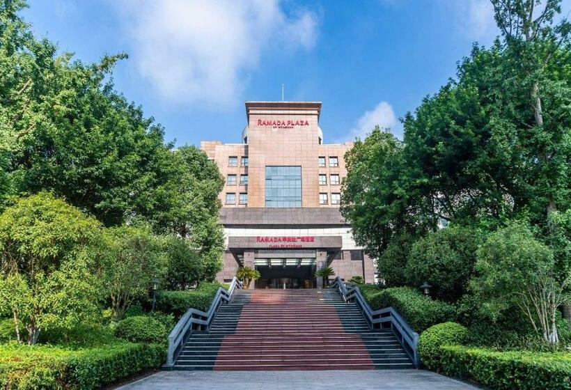 Отель Ramada Plaza By Wyndham Chongqing West