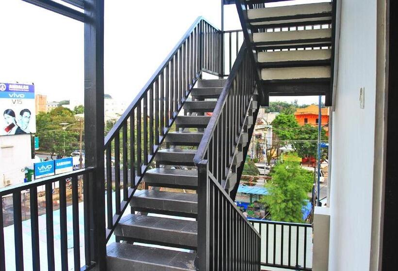 هتل Reddoorz Plus At Pelita Guest House Balikpapan