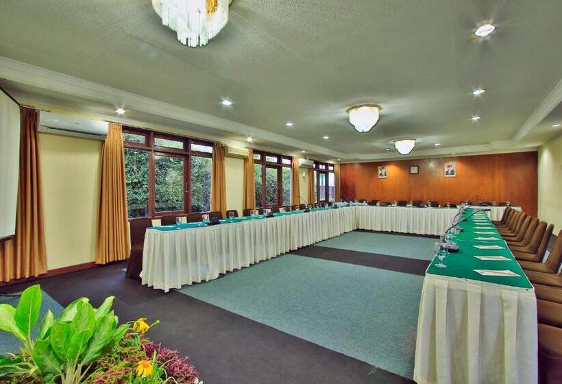Отель The Jayakarta Cisarua