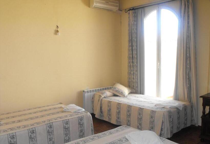 بنسيون Hostal Nicol's