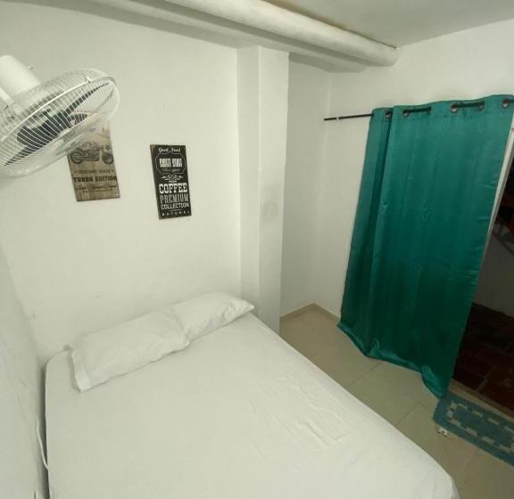 تختخواب و صبحانه Aurelia Compartida Hospedaje