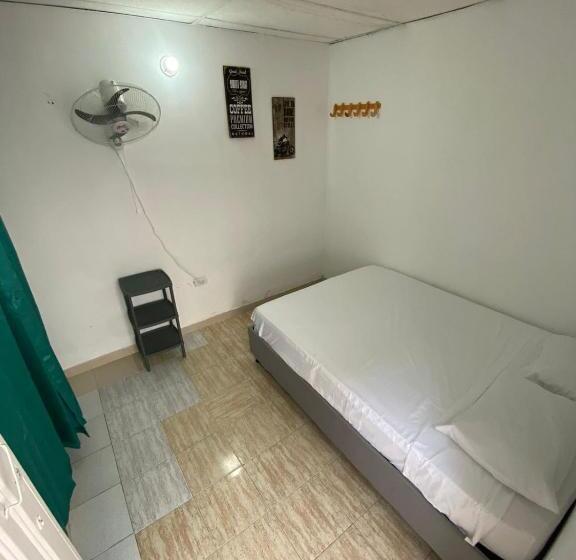 تختخواب و صبحانه Aurelia Compartida Hospedaje