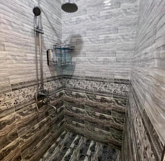 بنسيون Lazgo Castello