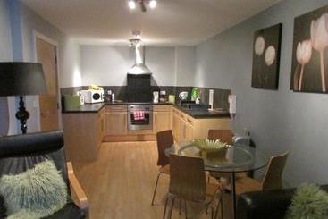 هتل Cheltenham Luxury Apartments