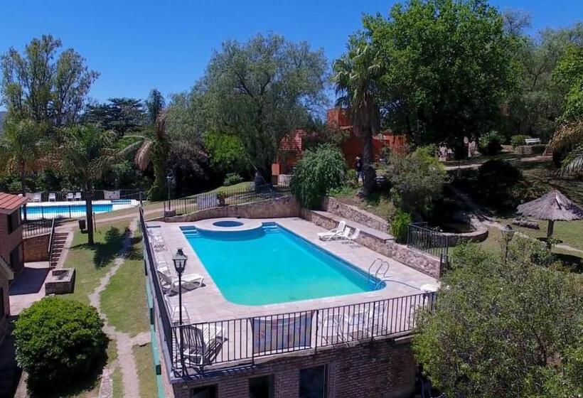 هتل La Colina Del Sol