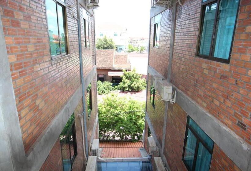 هتل Naga Angkor Hostel