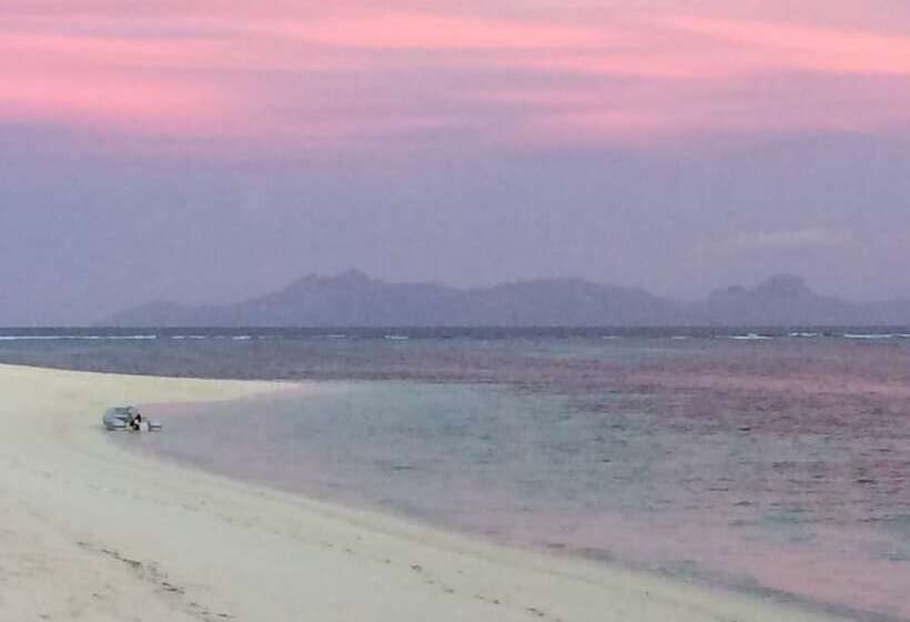 هتل Viwa Island Resort