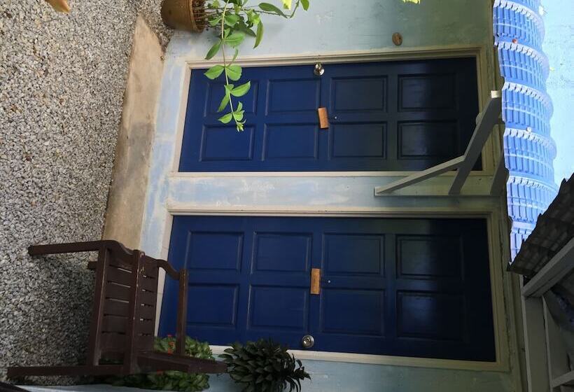 مُتل The Box Chalet