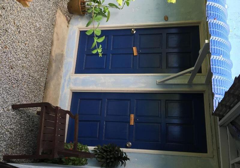 مُتل The Box Chalet