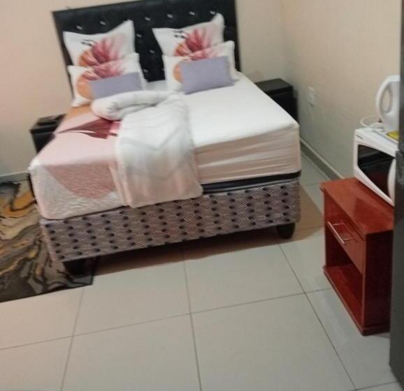ベッドアンドブレックファースト Rz. Guesthouse Mafikeng