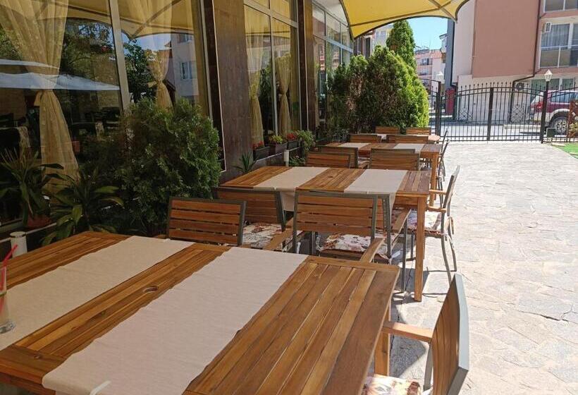 Hotel семеен хотел детелини