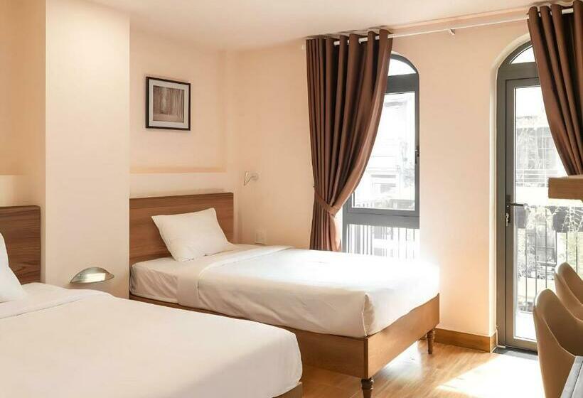 Mint Hotel Q1