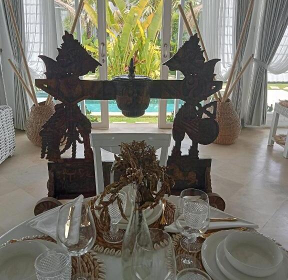 민박 Piramida S White Villa S Bali   Joglo