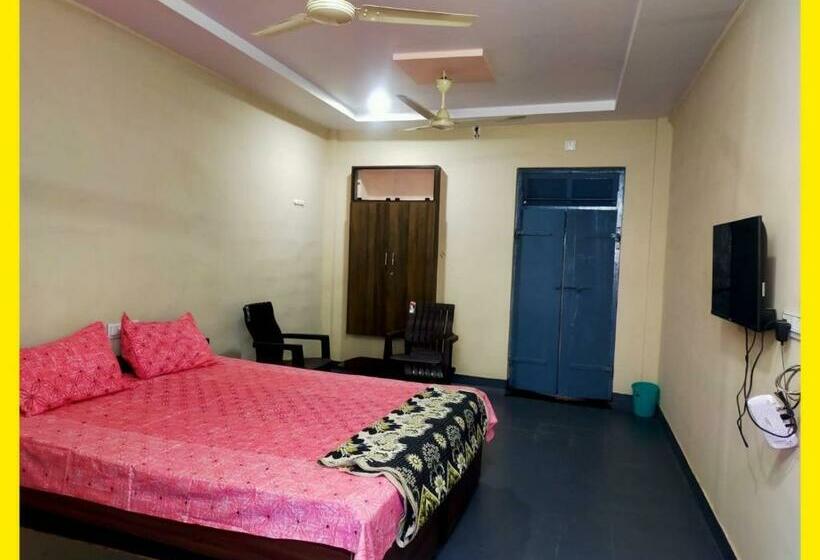Отель Oyo 81150 Sri Nandan Residence