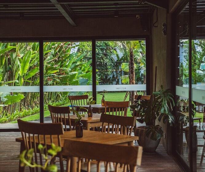 White Penny Hostel