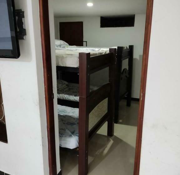 هاستل Hostal Tejares