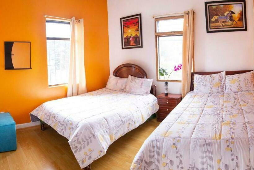 호스텔 Hostal Whipala Quito