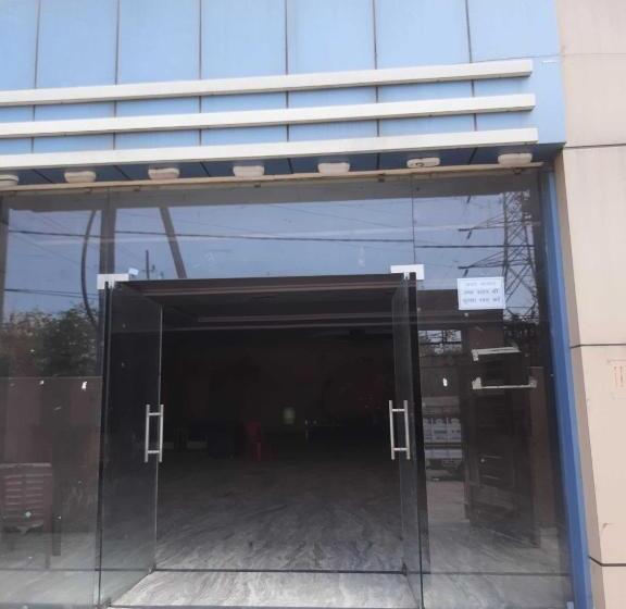 فندق Oyo 81141 Mangal Bhawan