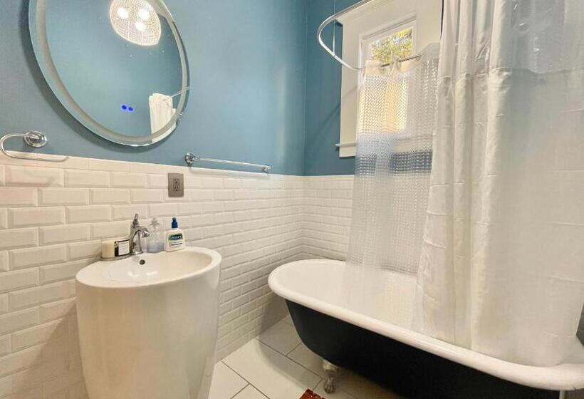 بنسيون Lovely Guesthouse In The Up And Coming Springfield