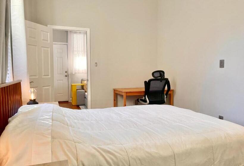 بنسيون Lovely Guesthouse In The Up And Coming Springfield