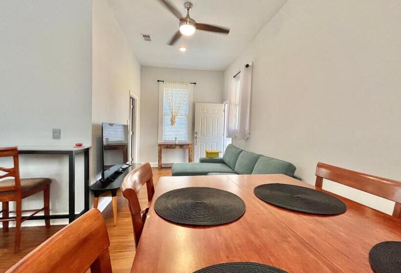 بنسيون Lovely Guesthouse In The Up And Coming Springfield