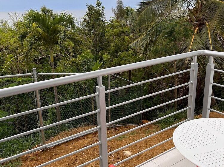 پانسیون Red Flamboyan Guesthouse And Restaurant