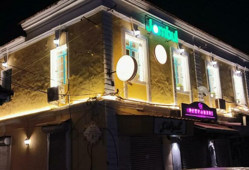 旅馆 Jambul Cafe & Stay
