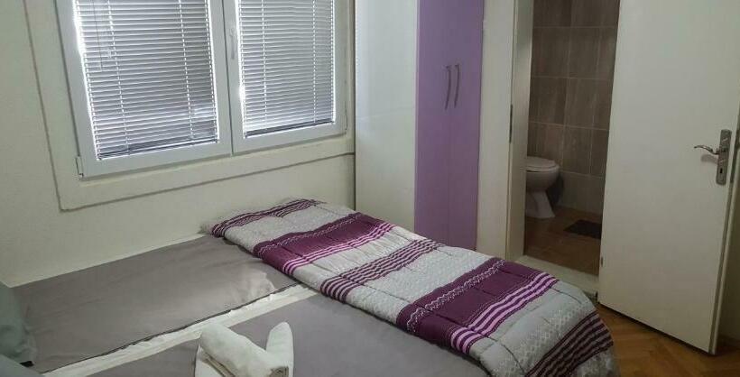 Hostel Bela