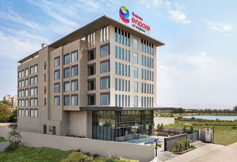 בית מלון כפרי Ramada Encore By Wyndham Indore Nipania