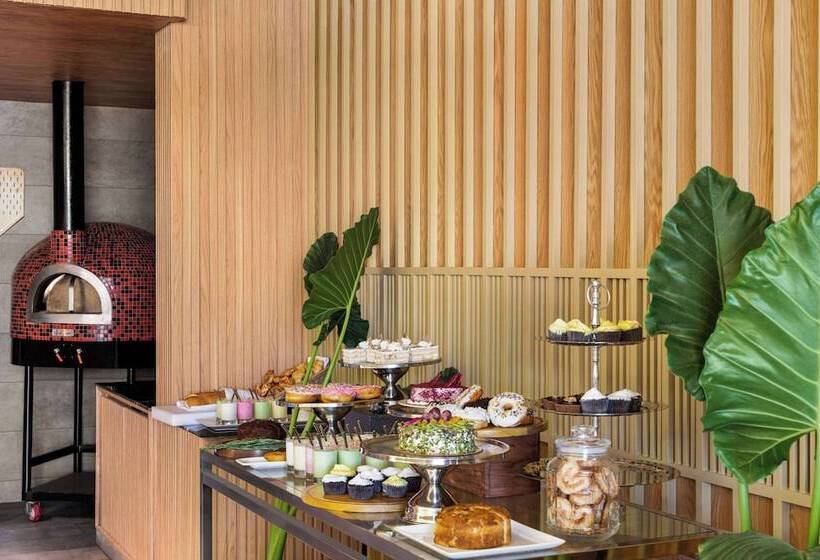 בית מלון כפרי Ramada Encore By Wyndham Indore Nipania