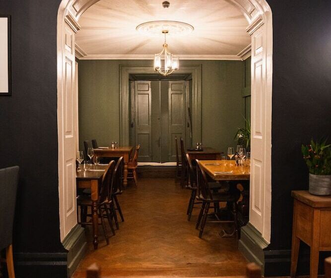 Отель The George Inn Wedmore