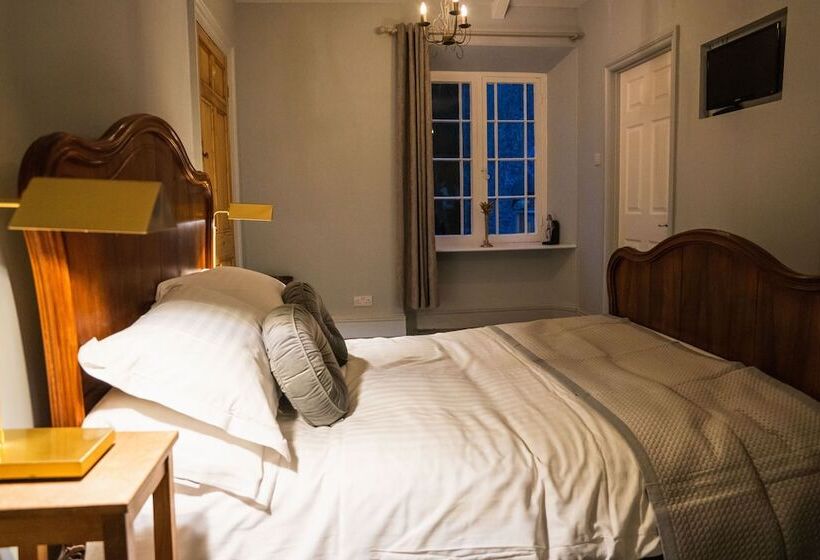 Отель The George Inn Wedmore