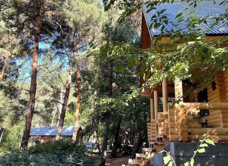 تختخواب و صبحانه Yeghevni Rest House