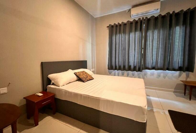 酒店 The Lovina Place