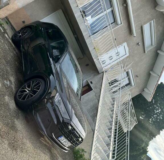 Пансион Joli Appartement Au Calme Avec Place De Parking Privé