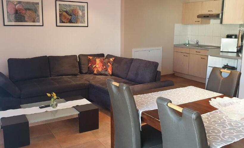 ペンション Weingut U. Gästehaus Becker