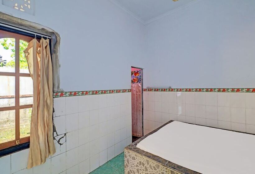 Spot On 92399 Hotel Sekar Jagat Near Pantai Baluk Rening