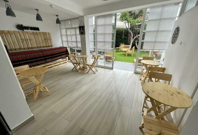 Casaroma Hostels