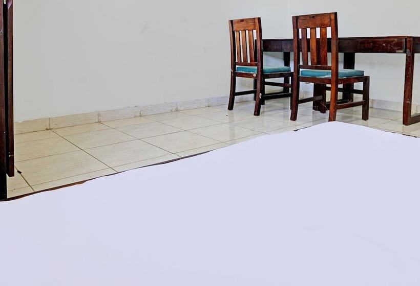 ホテル Spot On 92374 Penginapan Rusunawa