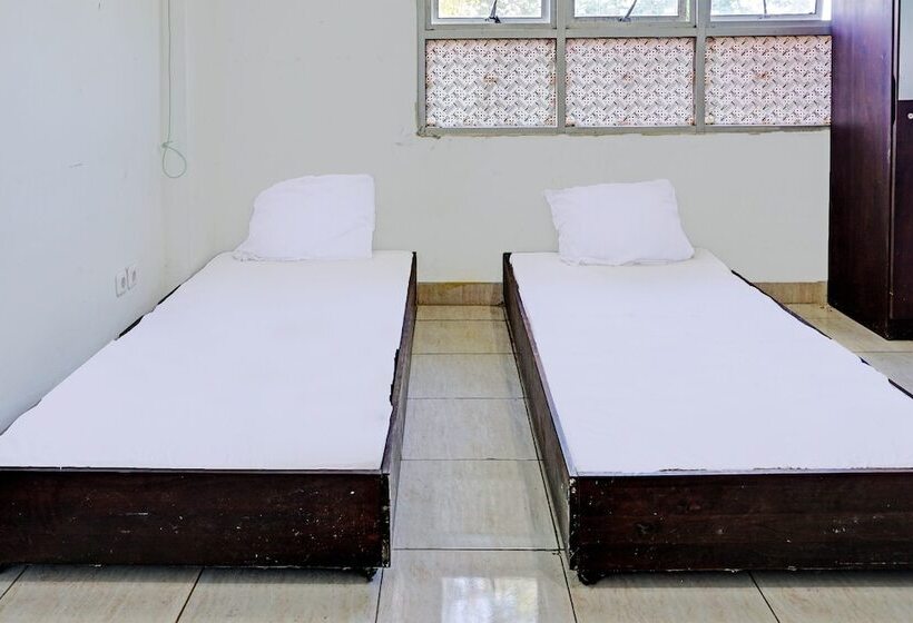 ホテル Spot On 92374 Penginapan Rusunawa