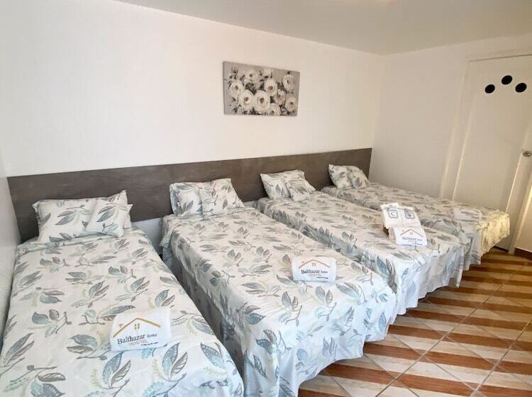 پانسیون Casa Balthazar Hostel