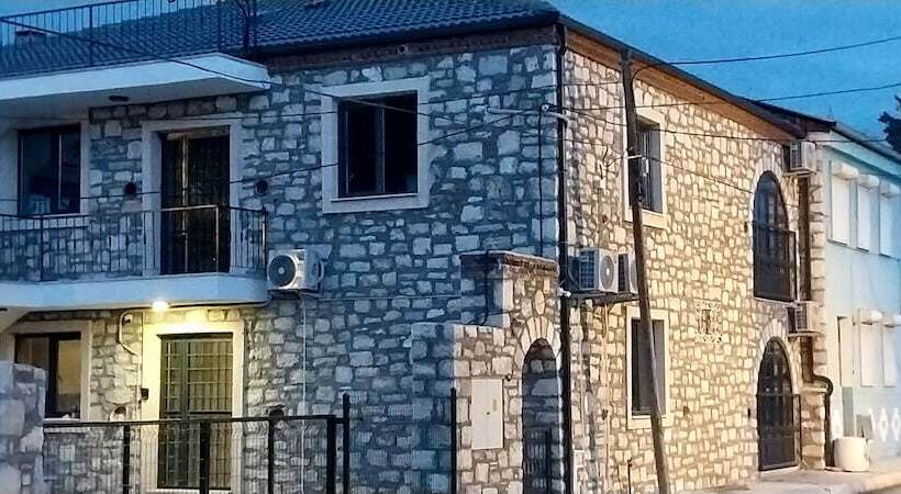 هتل Chakra Vourla