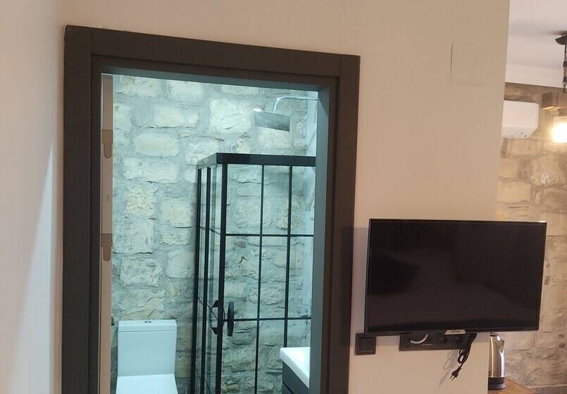 هتل Chakra Vourla