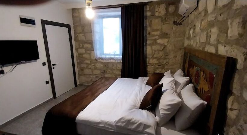 هتل Chakra Vourla