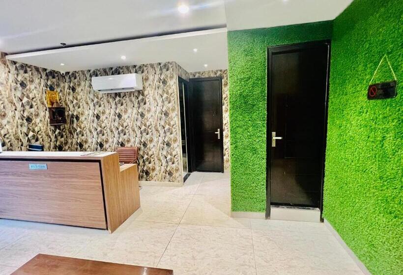 فندق The Lycoris Near Bus Stand Zirakpur On Ambala Highway