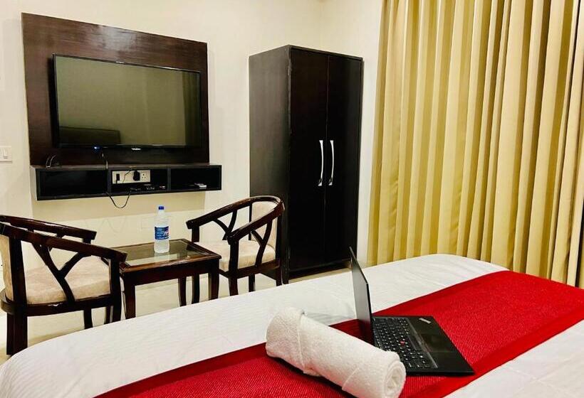 فندق The Lycoris Near Bus Stand Zirakpur On Ambala Highway