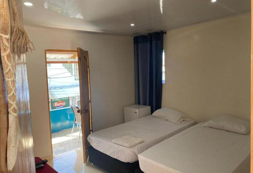 پانسیون Miss Titis Native Lodge