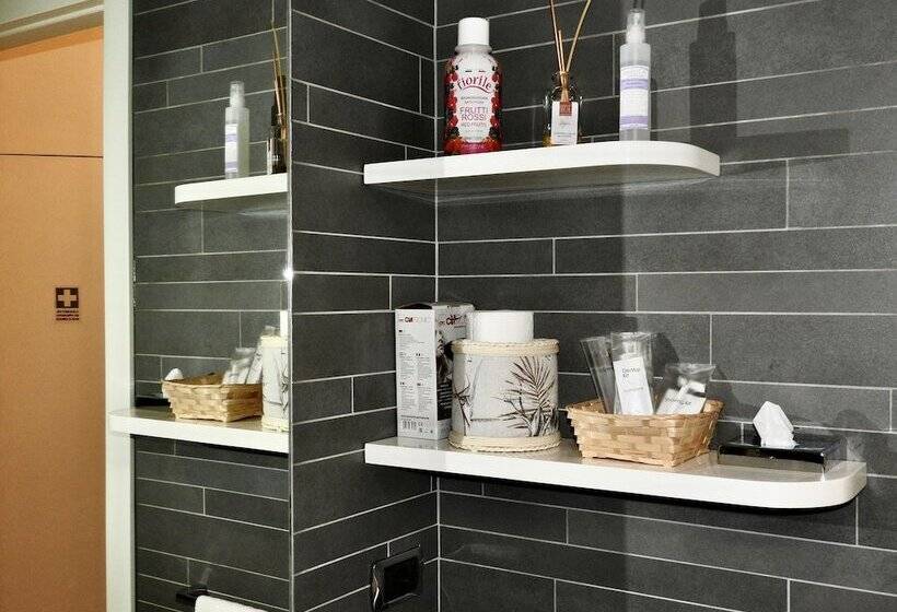 פנסיון Sole Tra I Pini   Foresteria Lombarda